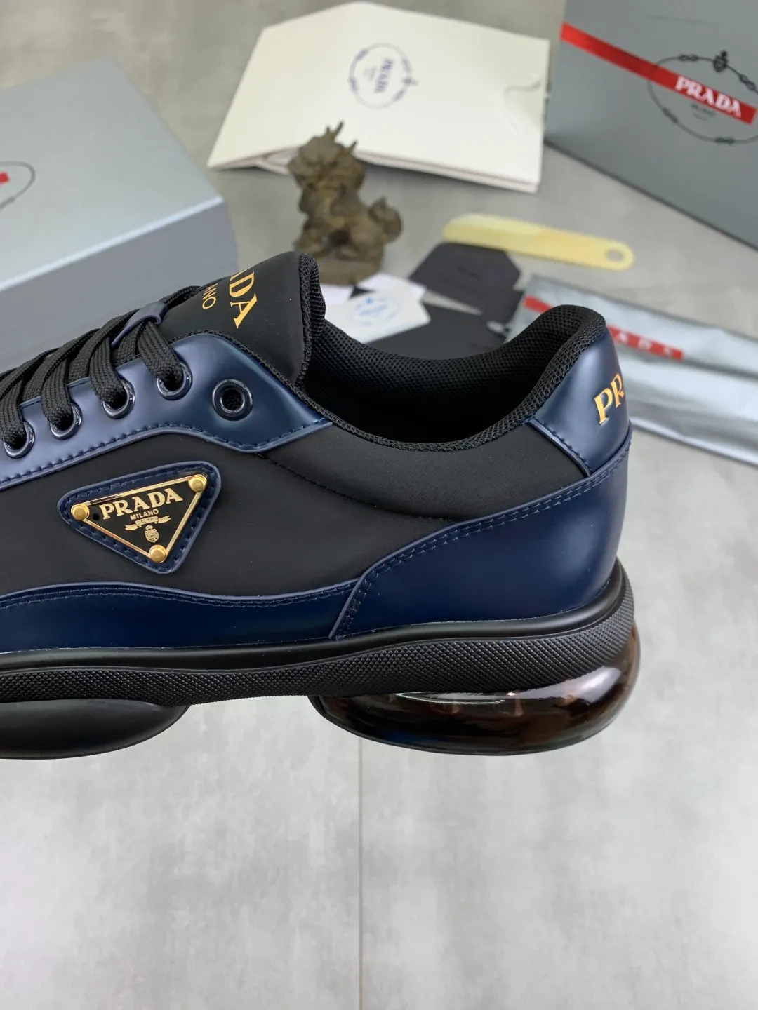 Men's men's shoes 💰P640 💰【New model】Top quality, new popular model on the official website, it will not go out of style for a hundred years, 🆘 The trendy brand (Prada) mainly promotes popular models, avant-garde and versatile fashionable men's shoes, private version molding, cowhide surface splicing 1:1 oil edge processing... fashionable and simple, original imported cowhide interior cowhide feet; the atmosphere and personality are more fashionable, eye-catching and pursuing class. It will subvert old ideas and be a must-have for fashionistas who want to spend time with you! Must keep it! High-end comfort, high-end quality workmanship. Size: 38-45 Various colors available. full package